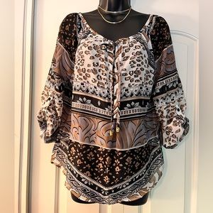 ♥️SALE 4/$20 Carmen Marc Valvo Blouse - Long/3/4 Sleeve Versatility